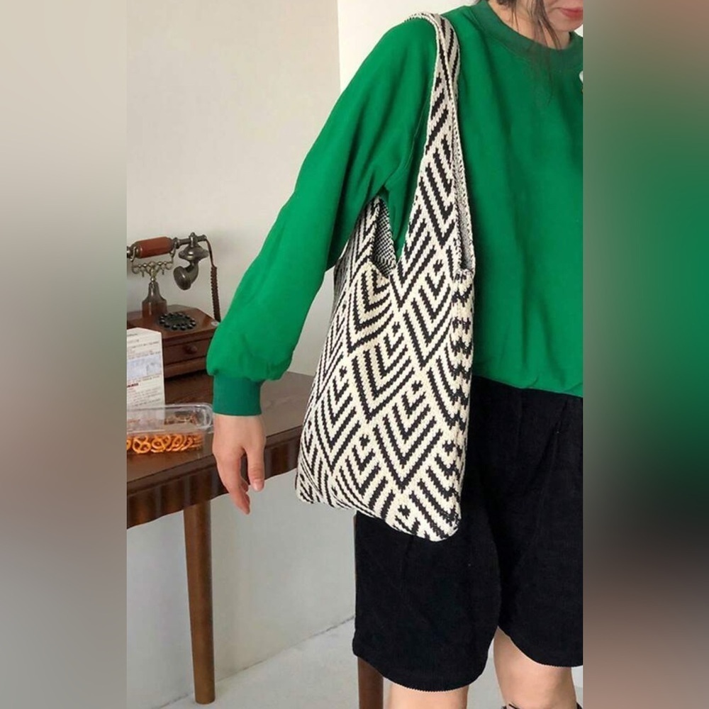NEW Black and White Geometric Tote Bag - Picture 2 of 6